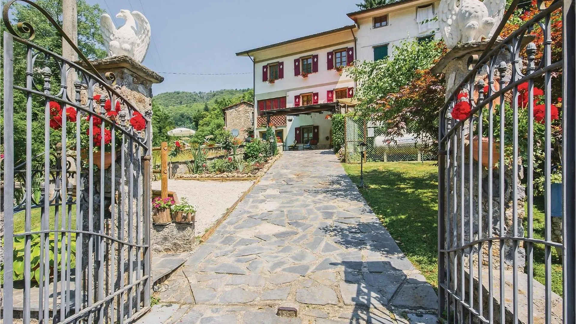 Maresa Villa Pescaglia 0*,  Italy